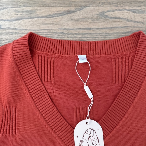 NWT Harvest V Neck Sweater with gold buttons. Size L - Picture 3 of 4